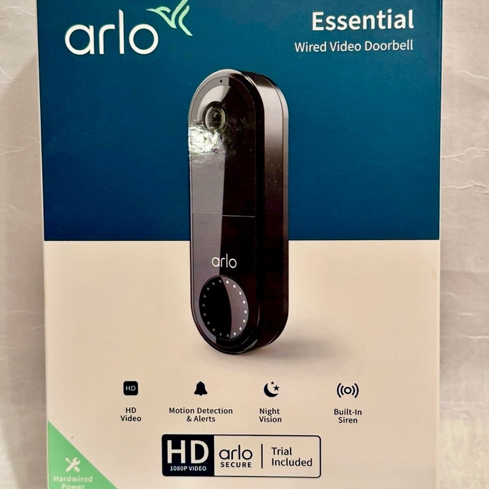 New In Box/Arlo Essential Wired Video Doorbell - Black